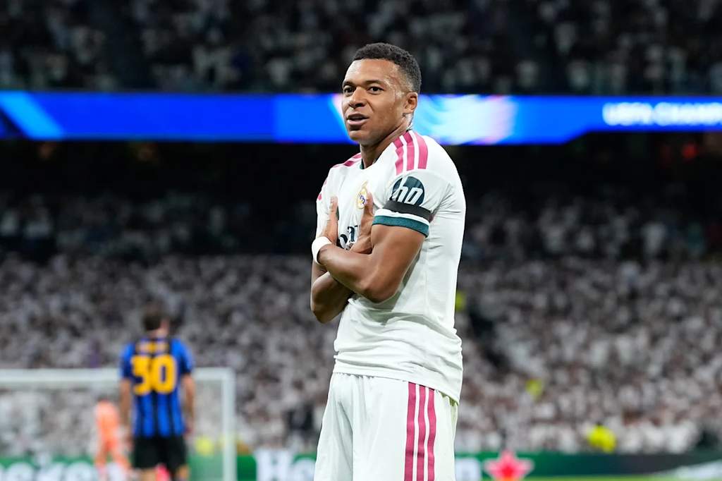 Penyerang Real Madrid Kylian Mbappe melakukan selebrasi di lapangan stadion Santiago Bernabeu dalam laga fase grup Liga Champions.