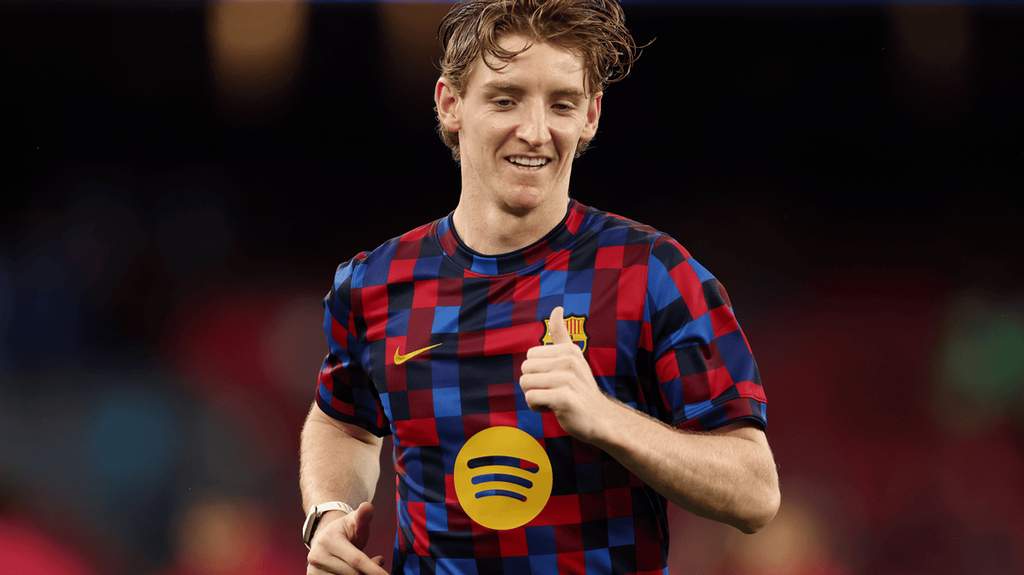 Penyerang Barcelona Lamine Yamal melakukan selebrasi di atas lapangan hijau bersama rekan setimnya dalam laga La Liga.