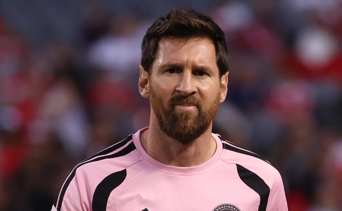 Lionel Messi memimpin rekan setimnya di Inter Miami dalam sesi pemanasan menjelang pertandingan krusial melawan Nashville SC di ajang MLS 2026.
