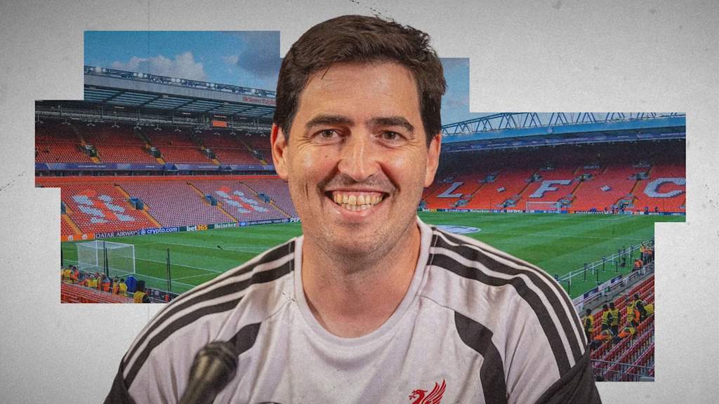 Aksi gelandang Atletico Madrid Pablo Barrios saat bertanding di Stadion Anfield melawan klub Premier League.