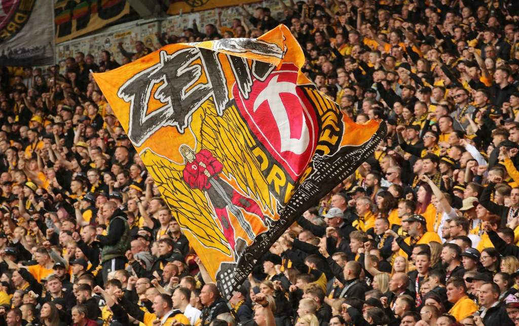 Suasana ketat sesi latihan pemain Dynamo Dresden jelang pertandingan penting menghadapi VfL Bochum dalam ajang 2. Bundesliga.