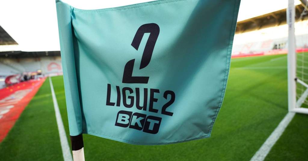 Suasana stadion di Prancis yang menggelar pertandingan sengit kompetisi Ligue 2 musim kompetisi terbaru.