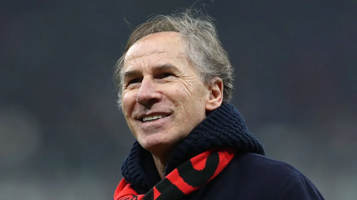 Potret Franco Baresi semasa aktif menjadi pemain bintang AC Milan dan tim nasional Italia di lapangan hijau.