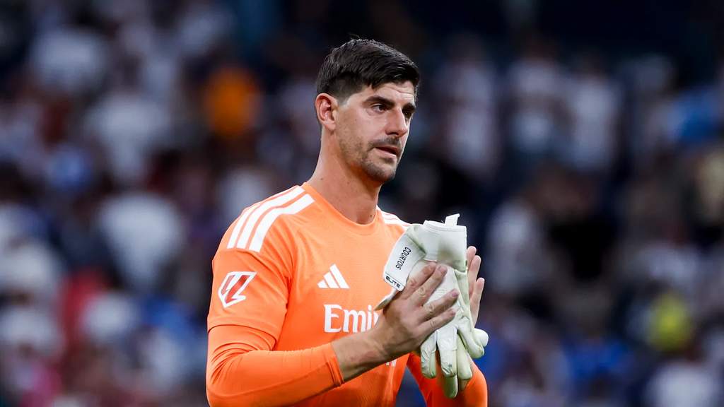 Penjaga gawang Real Madrid Thibaut Courtois bersiap menghadapi laga penting di kompetisi Liga Champions Eropa.